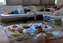 В Национальном госпитале дети в палатах спят на полу. Фото появилось в соцсетях.