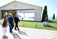 Садыр Жапаров и Рустам Минниханов посетили культурный центр «Рух-Ордо» в Чолпон-Ате