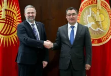 Садыр Жапаров принял посла Швейцарской Конфедерации по случаю завершения его дипмиссии