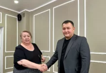 Эрмат Джумаев Талас облусунда медициналык кадр жетишсиздигин чечүү жолдорун талкуулады