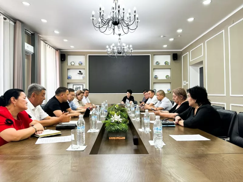 Photo 5377556551222555053 y эрмат джумаев талас облусунда медициналык кадр жетишсиздигин чечүү жолдорун талкуулады