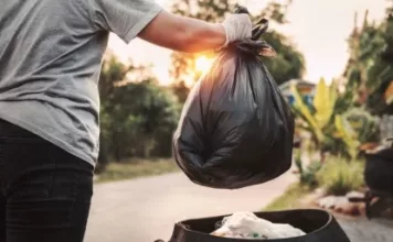 Отныне вынос мусора разрешен только вечером — с 18.00 до 24.00