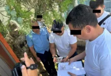 Пара талап кылган Аксы райондук милиция кызматкерлери кармалды