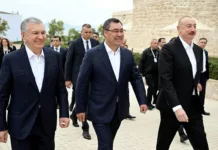 Президент Садыр Жапаров карабах аттарынын «Жеңиш» шоусуна катышты