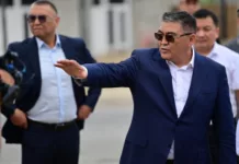 Камчыбек Ташиев Сокулукка барып, айыл өкмөт башчыны камоону тапшырды