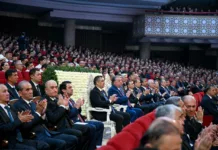 Садыр Жапаров и Эмомали Рахмон посетили концерт «Вечная дружба» в Душанбе