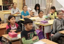 В Госдуме предложили перевести детей мигрантов на платное обучение в школах