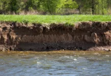 Такыр-Төр көлүндөгү суунун деңгээли көтөрүлүп, 782 адам эвакуацияланды