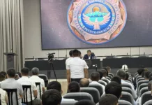 В ходе совещания в Оше Камчыбек Ташиев поручил задержать четырех чиновников