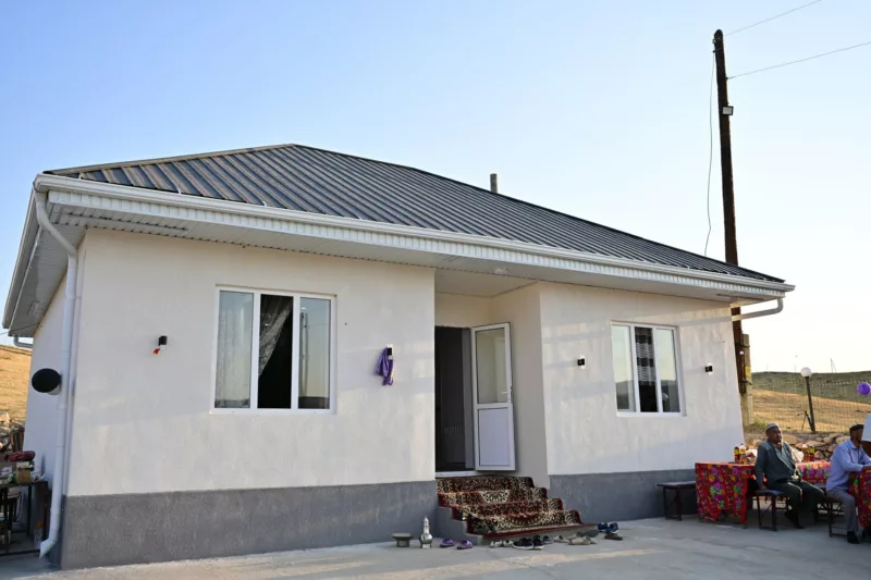 Photo 2025 07 22 11 34 59 камчыбек ташиев сузактын тургунуна үй куруп берди