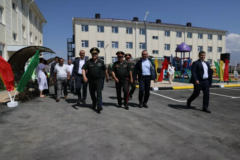 Photo 5463170505155672897 y 1 ташиев вручил пограничникам в тамчи ключи от служебных квартир