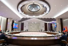 Садыр Жапаров провел переговоры с президентом Монголии