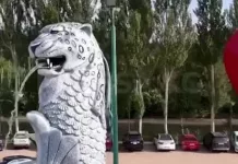 Необычная статуя появилась в зоне отдыха «Гавайи» — наполовину барс, наполовину русалка