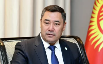 Садыр Жапаров обратился к Дональду Трампу и Киру Стармеру из-за санкций против банков КР
