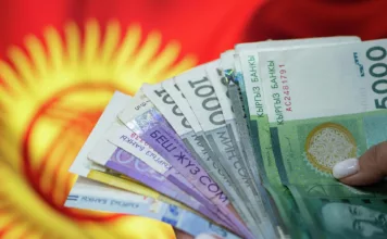 Среднемесячная зарплата в Кыргызстане превысила 42 тыс. сомов