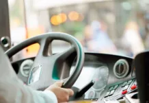 Айдоочуга кол көтөргөн жүргүнчүлөрдүн видеосу тарады