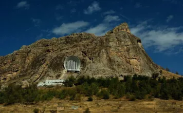 В Оше снесут 63 дома у подножья Сулайман-Тоо