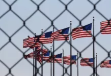 В Бишкек прибыли 25 кыргызстанцев, депортированных из США