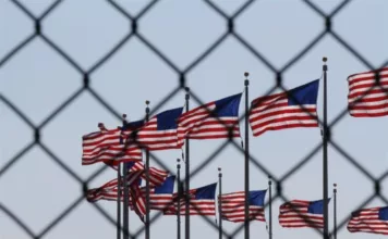 В Бишкек прибыли 25 кыргызстанцев, депортированных из США