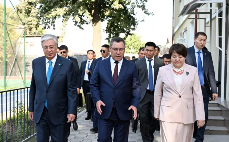 2025 08 22 20 45 25 380364 президент казахстана подарил бишкекской школе автобус