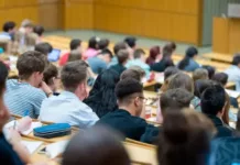 Бишкектеги студенттер 15-сентябрга чейин онлайн окушат