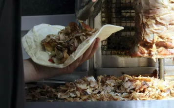 Госсанэпиднадзор закрыл 8 точек фастфуда на Суюмбаева