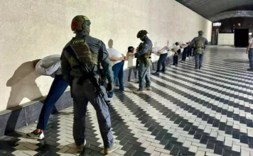 Бывших членов ОПГ доставили в ГКНБ