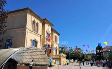 В бывших домах “вора в законе” Камчы Кольбаева в Чолпон-Ате открыли детский сад, районный отдел образования и центр детского творчества