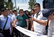 Мэр Бишкека возмутился платным въездом на рынок «Кудайберген» и поручил прекратить сбор средств