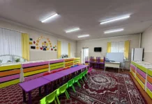 Оштун мэри бала бакчадагы тараканды жетекчинин колуна салды