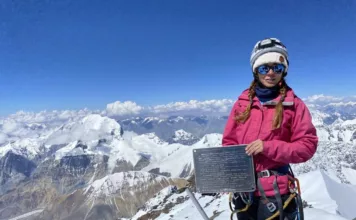 Спасатели прекратили восхождение к российской альпинистке на пике Победы