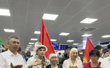 Дүйнө чемпиону Жантөрө Мирзалиев Кыргызстанга кайтып келди