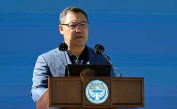 Кумтөр кенинде алтынды жер астынан казуу иштери расмий башталып, иш-чарага Садыр Жапаров катышты