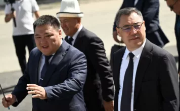 Президент Оштогу ипотекалык үйлөрдүн курулушу менен таанышты