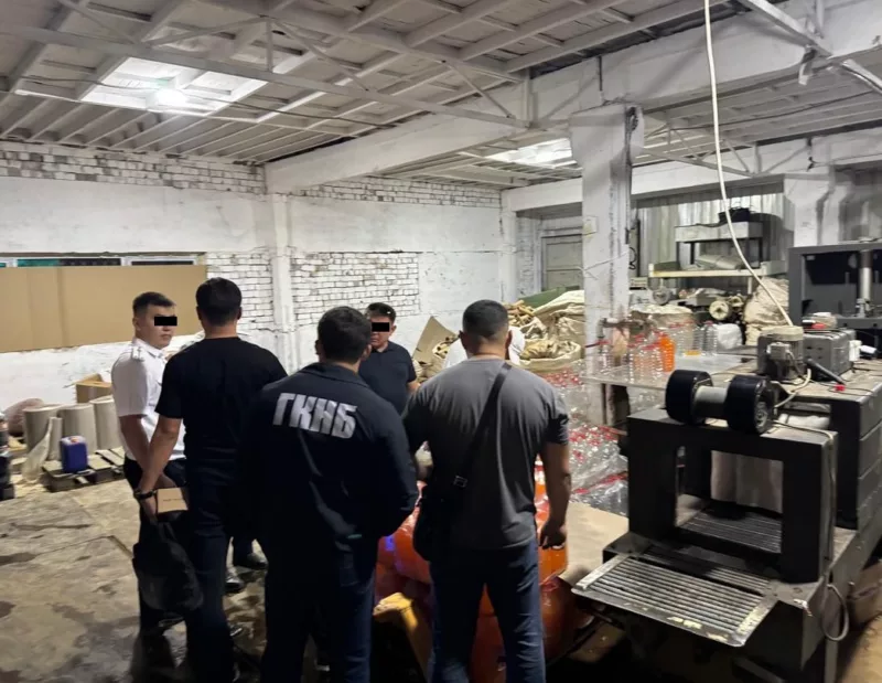 Bez nazvaniya 3 в подпольном цеху в кара-суу изготавливали контрафактные соки и квас