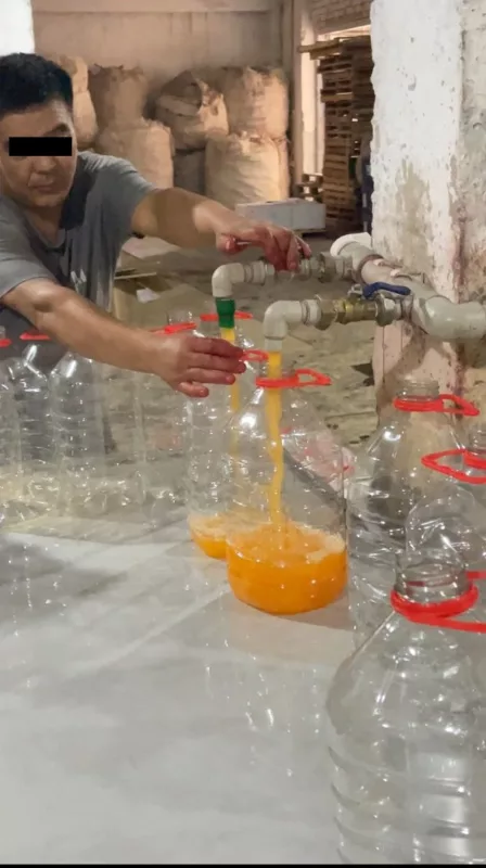 Bez nazvaniya 5 1 в подпольном цеху в кара-суу изготавливали контрафактные соки и квас