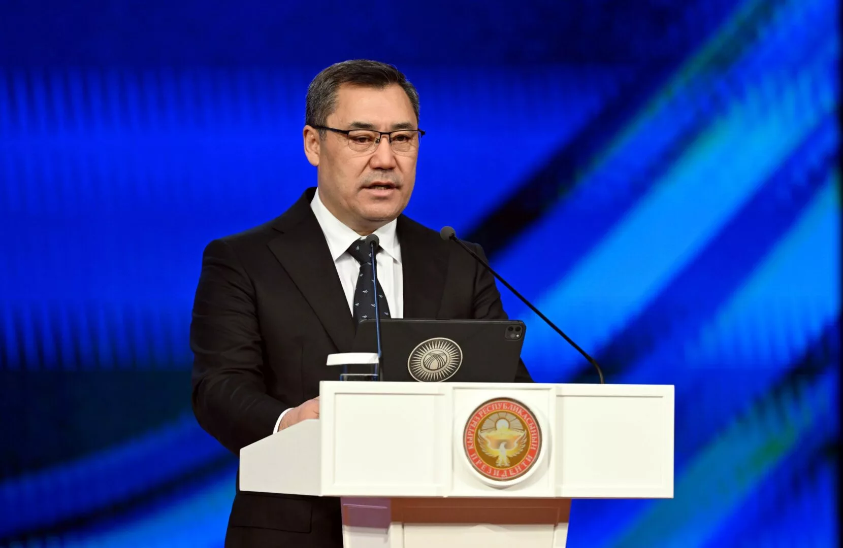 Sadyr ZHaparov Президент: Быйыл мугалимдердин айлыгы көтөрүлөт