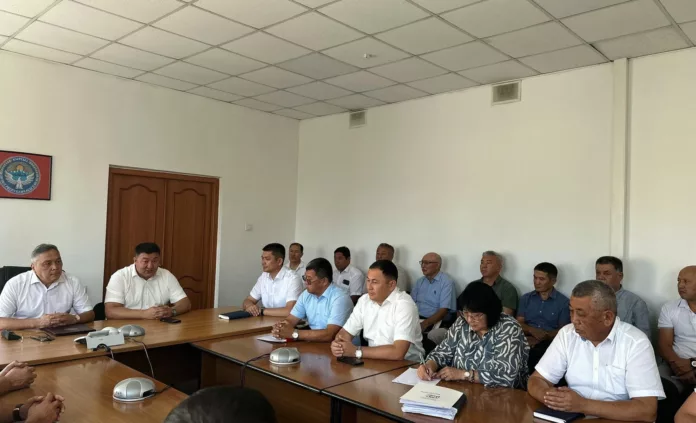 gen_direktor_26.08_.2e16d0ba.format-webp.fill-1668x1014
