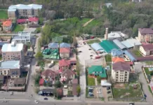 Мэр Бишкека пояснил почему не будут сносить дома в парке Ататюрка.