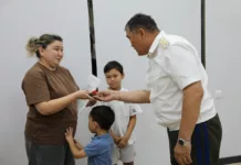 Соттолгон Даниэл Ажиевдин жубайына батир жана унаа берилди