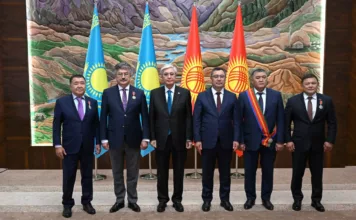 Казакстан президенти Кыргызстандын мамлекеттик жана коомдук ишмерлерин “Достык” ордени менен сыйлады