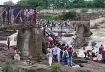 Мощный селевой поток смыл часть высокогорной деревни в Индии