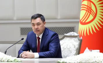 Садыр Жапаров пообещал повысить зарплаты учителей в этом году