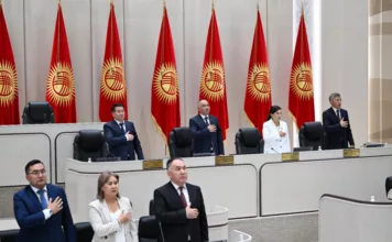 В Жогорку Кенеше началась очередная сессия