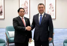 Садыр Жапаров встретился с премьер-министром Вьетнама