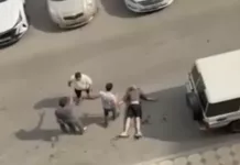 В Бишкеке мужчина жестоко ударил ногой другого, сообщили очевидцы