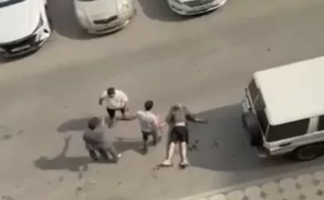 В Бишкеке мужчина жестоко ударил ногой другого, сообщили очевидцы