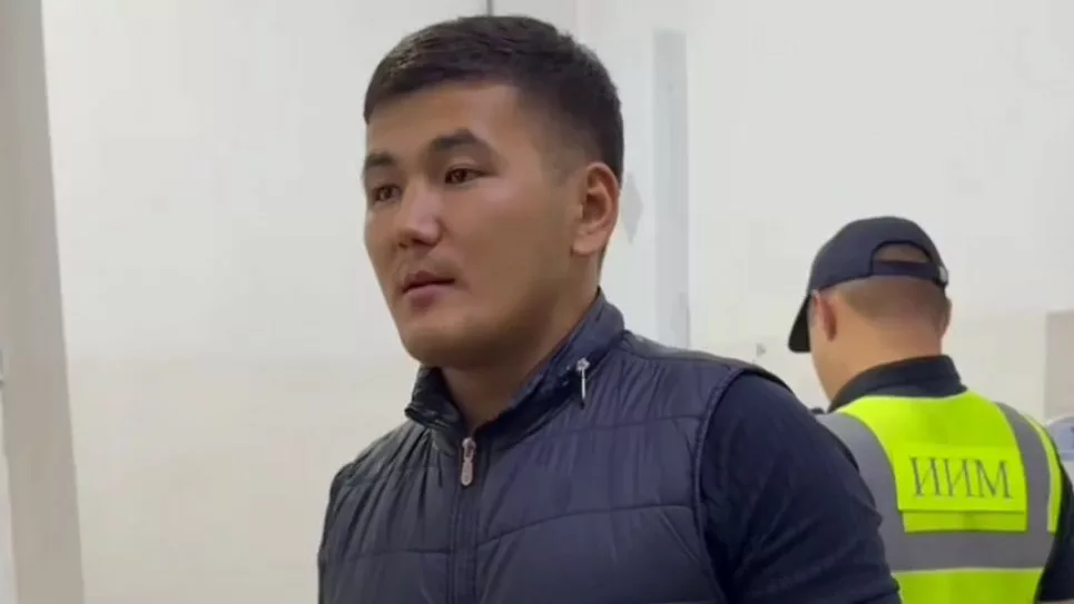 3569678.9d9a0415547b51720013d74f6d89b0ef Мас абалында видеого түшүп калган милиция кызматкери кызматтан бошотулду