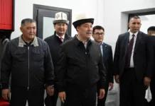 В Кара-Суу открыли новый стадион «Манас»: приехали президент и глава ГКНБ