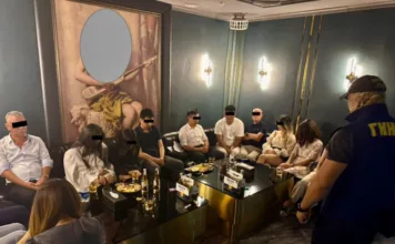 ГКНБ выявил в Бишкеке секс-притон для иностранцев, законспирированный под караоке-клуб.